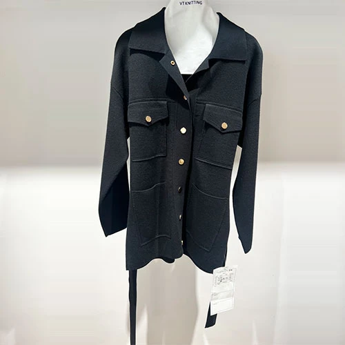 Blazer đen cơ bản